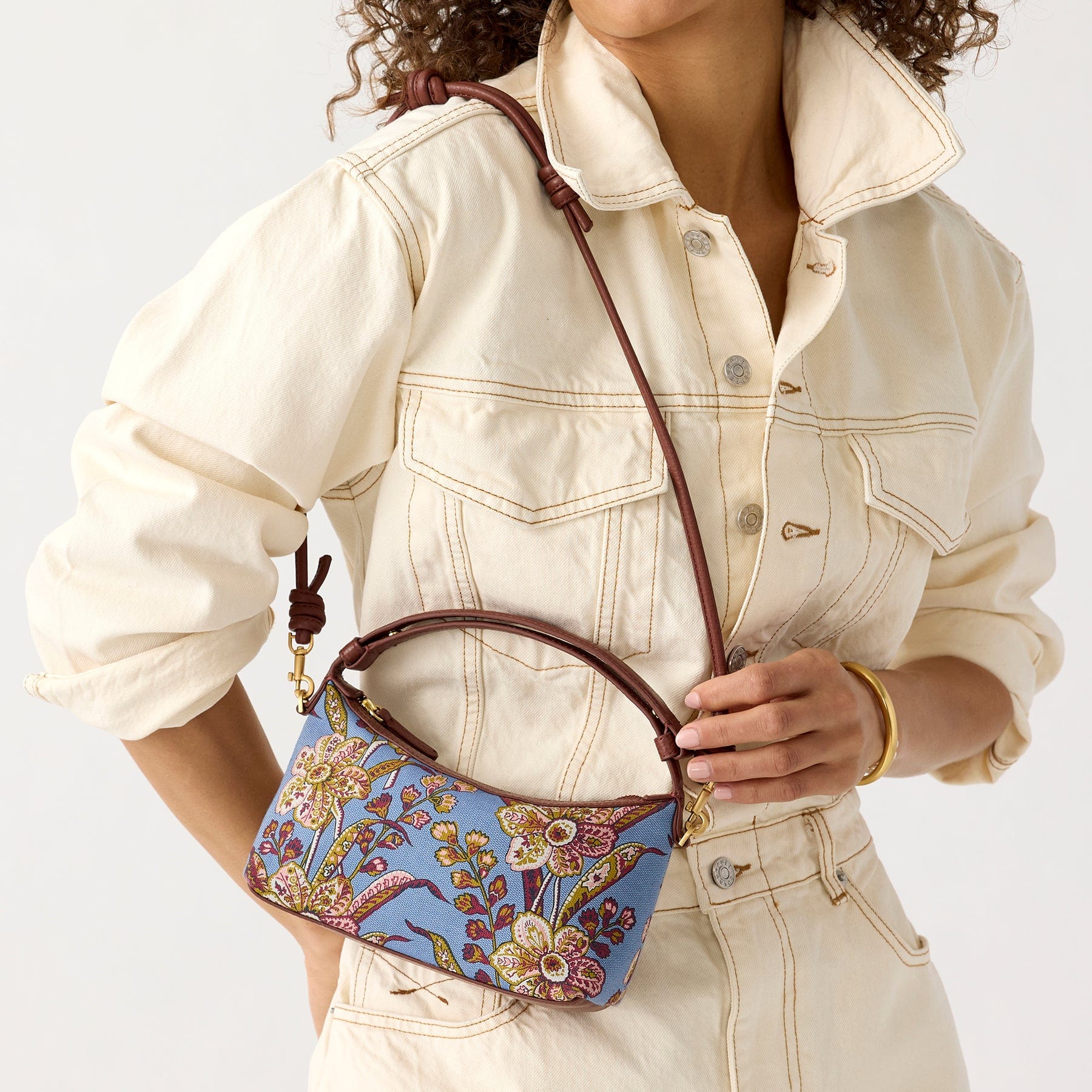 Roxbury Crescent Crossbody Begonia fields in Oxford canvas - Image 2