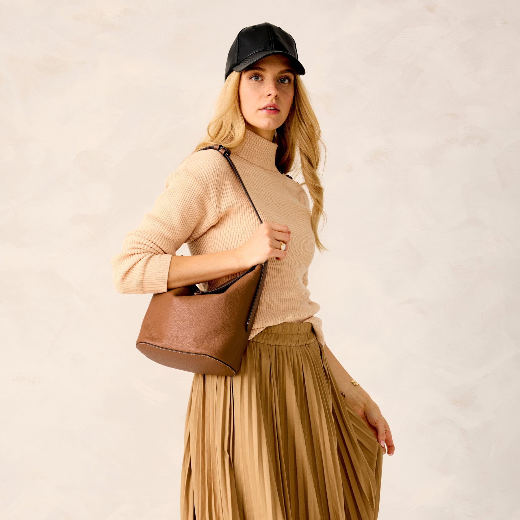 Astoria Shoulder Bag Roasted Pecan in Leather - Image 2