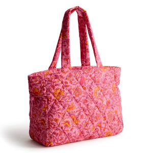 Hathaway Tote Bag Flourishing garden in Featherweight