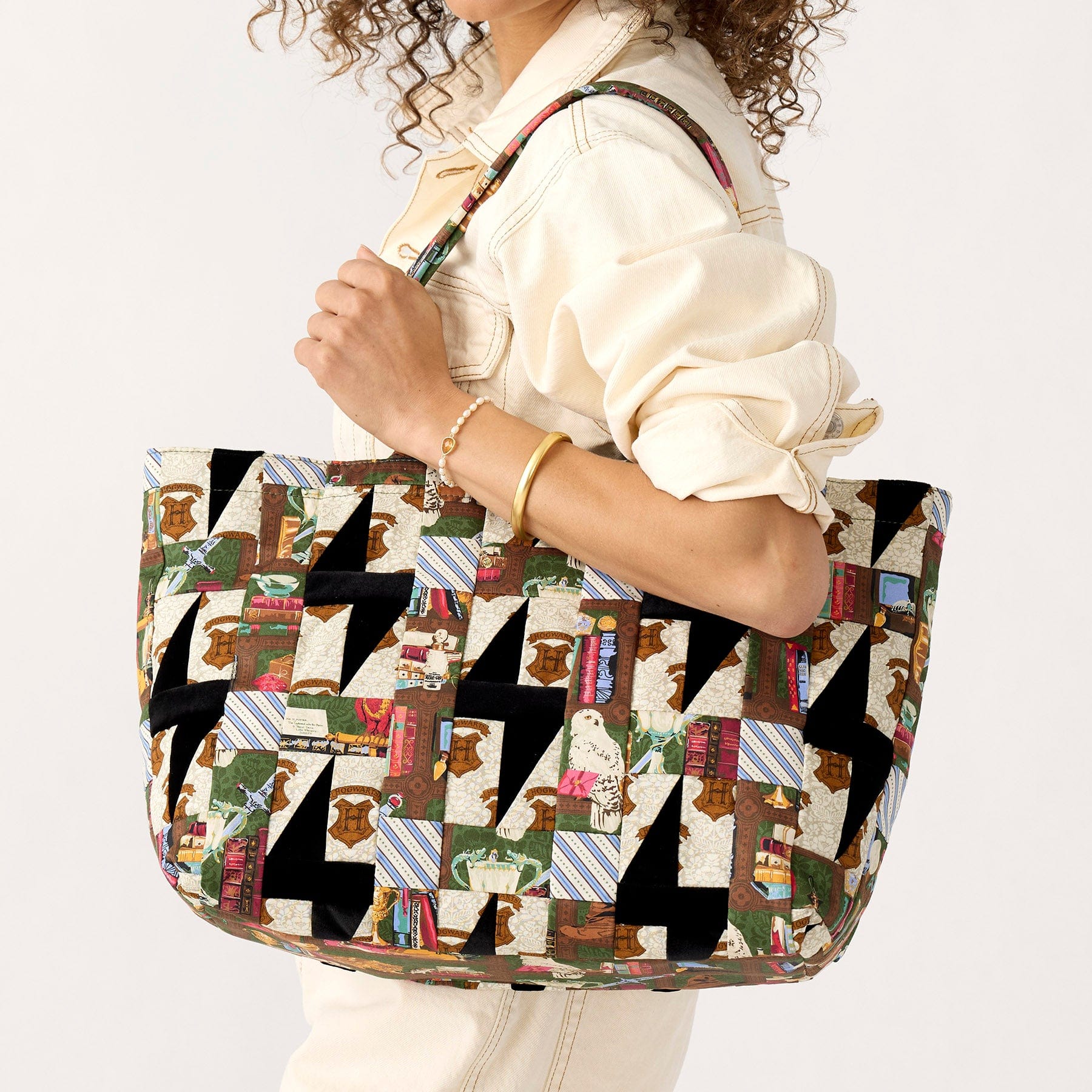 Harry Potter? Hathaway Tote Hogwarts library patchwork in Premium cotton - Image 2