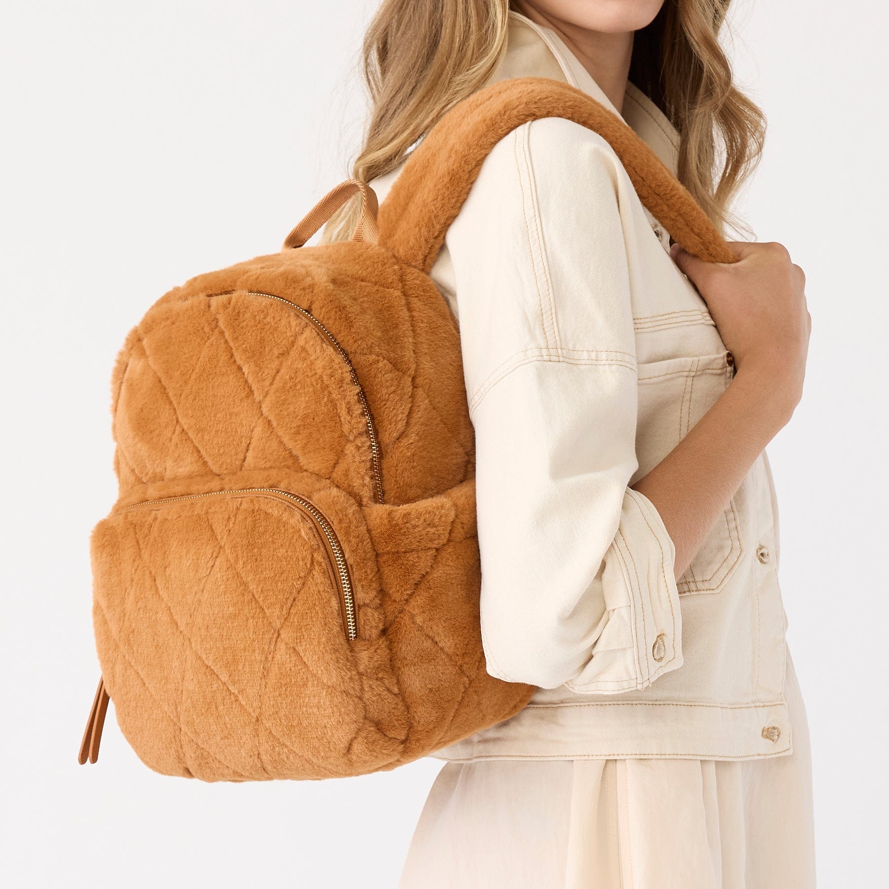 Small Banbury Backpack Roasted Pecan in Faux fur - Image 2