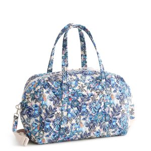 Disney Miramar Weekender Stitch leafy blooms in Premium cotton